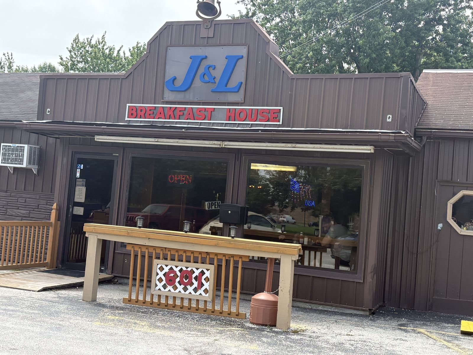 The J & L Breakfast House storefront on W 38th Street